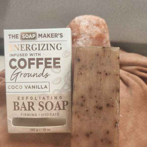 THE SOAP MAKER'S ENERGIZING COFFEE GROUNDS  EXFOLIATING COCOA VANILLA SOAP - Picture 3 of 4